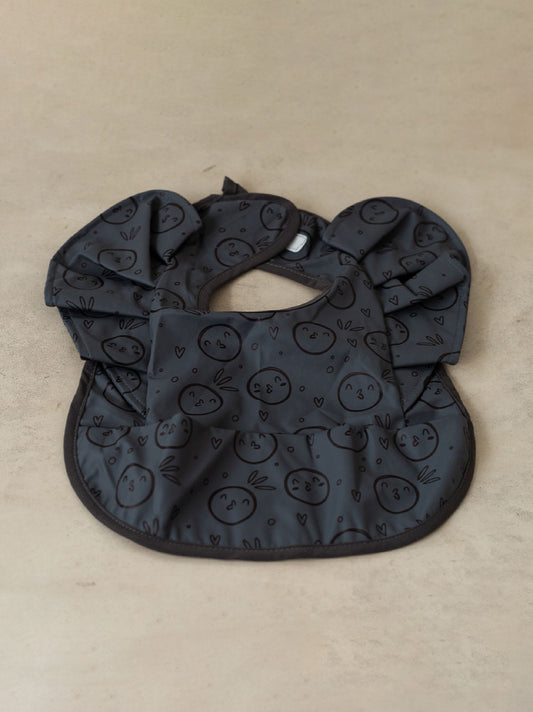 Trend{ING}s Playful baby bibs in Charcoal Geometric colour