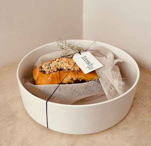 Trend{ING}s Babka Teachers Gift,  beautifully wrapped in linen and presented in one of our exquisite ceramic bowls.