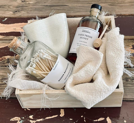 Trend{ING}s Luxury Ritual Gift Box featuring Wooden Reclaimed Box Linen Challa Cover Ritual Cup/Washing Cup Hand-Woven Towel Artisanal Honey and wooden Dipper Luxury Matches