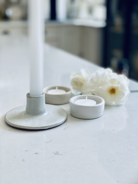 Trend{ING}s Ceramic tea light holders next to a candlestick and white flowers