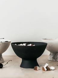 Trend-ings Ceramic Clay footed bowls in black, stone and speckle colours with coconut pieces inside