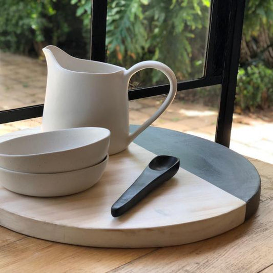 Trend-ings thick round wooden serving board with handle (45cm), with bowls, a spoon and jug on the board
