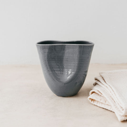 Trend{ING}s Ritual Ceramic Cup in charcoal colour next to linen placemats