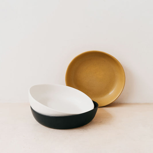 Trend{ING}s Wren Stone Breakfast Bowls in White Speckled, Brown Ochre & Coal Black; viewed head on stacked together