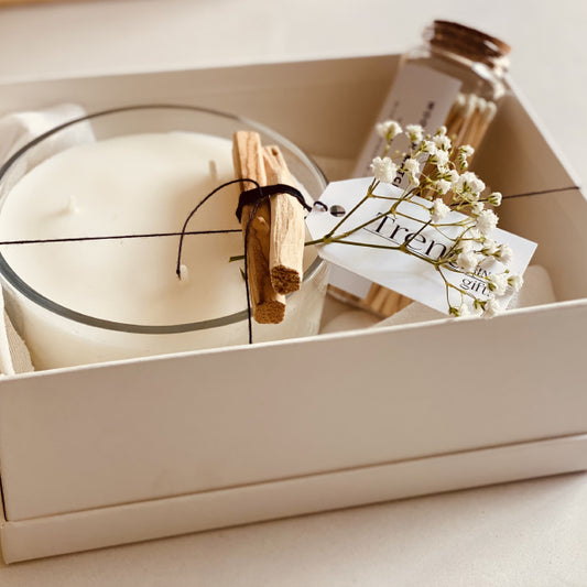 Trend{ING}s Christmas Zen Gift Box, featuring an Oudh candle, long luxury matches and 2 Palo Santo sticks.